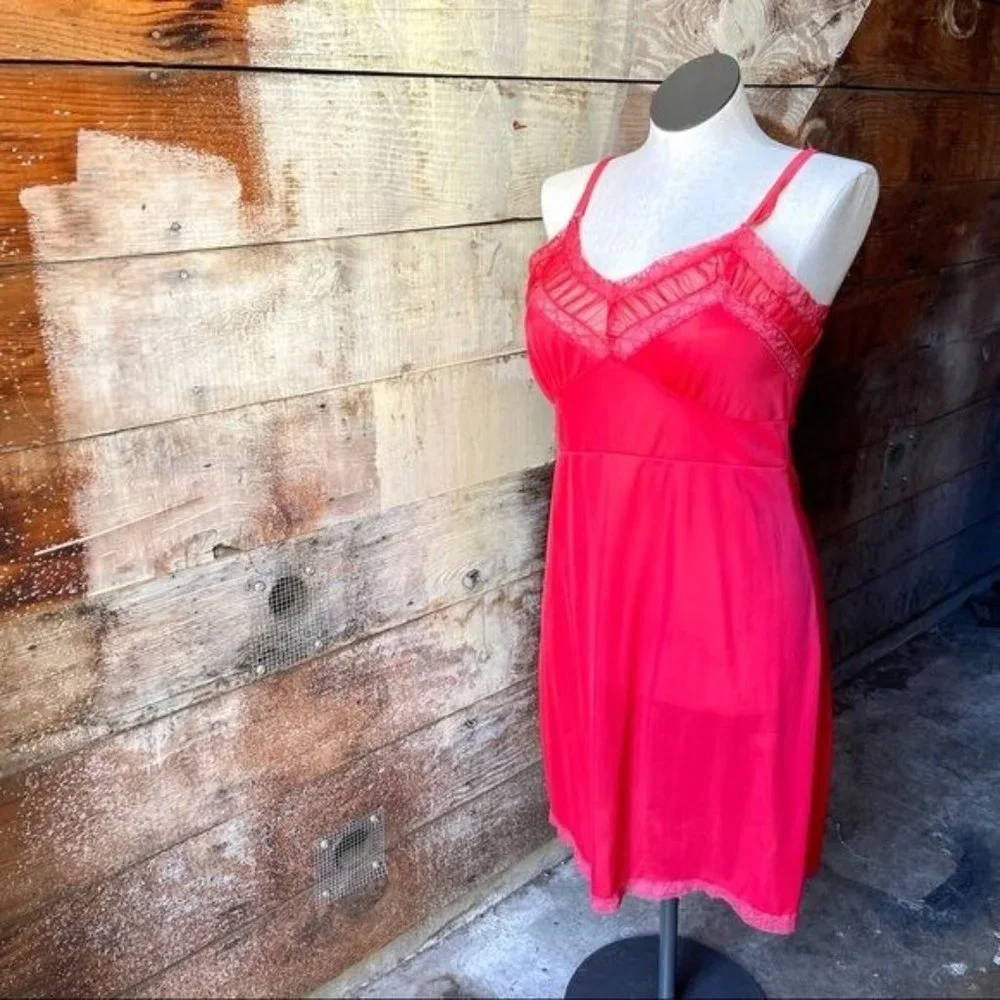 Vintage 60s Nylon Red Slip with Sheer Ruching and Lace Detailing Size 36 Medium - Picture 6 of 13
